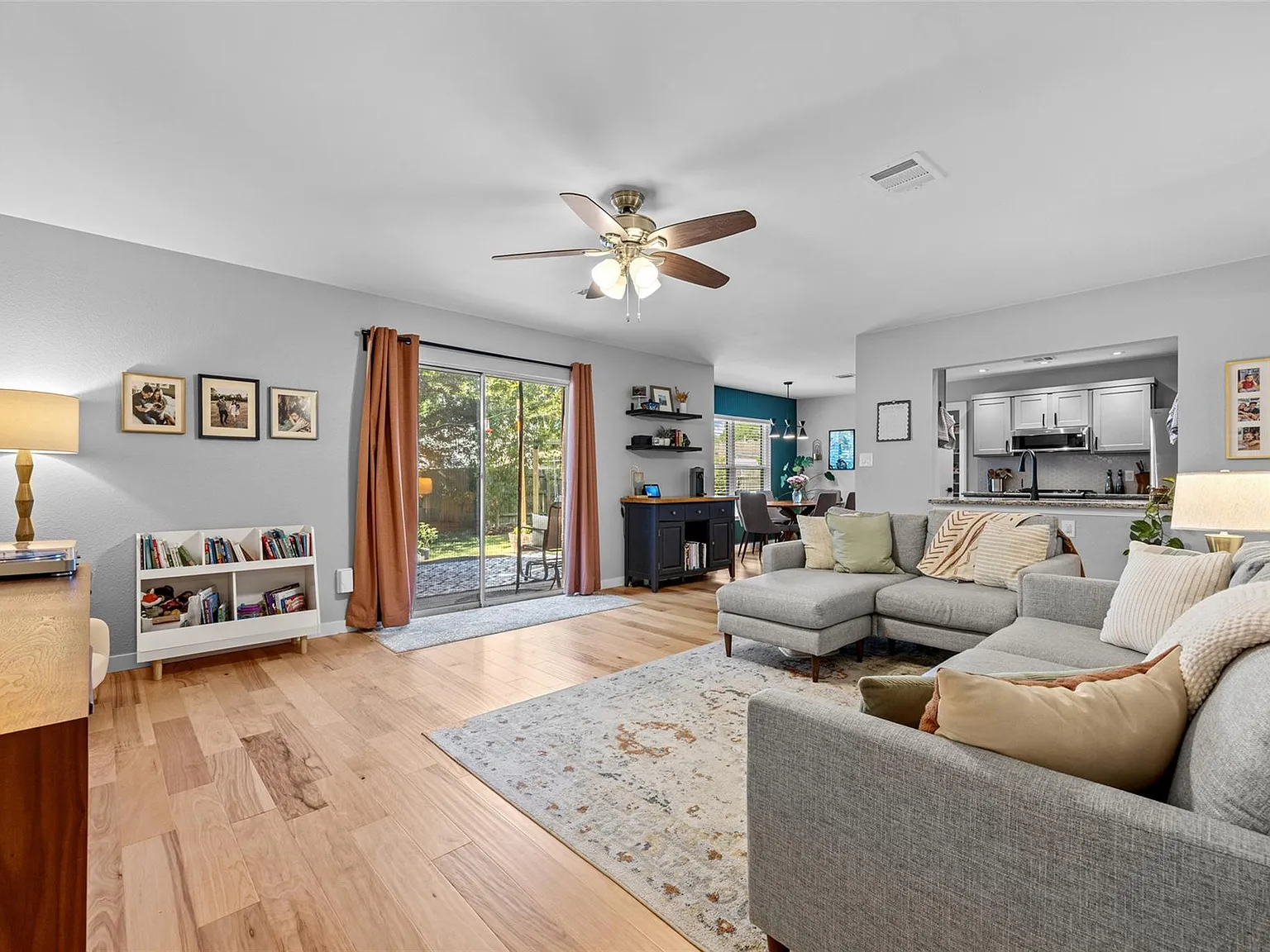 3 bed, 2.5 bath, 2313 sqft, $2,500 — Photo 4
