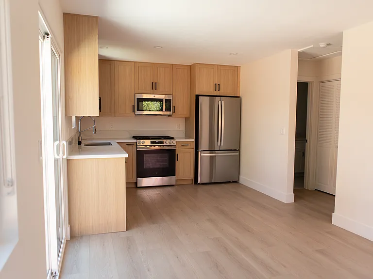 2343 Calle Alucema — Photo 3