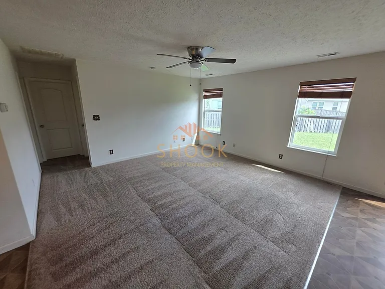2427 Maxwell Dr — Photo 4