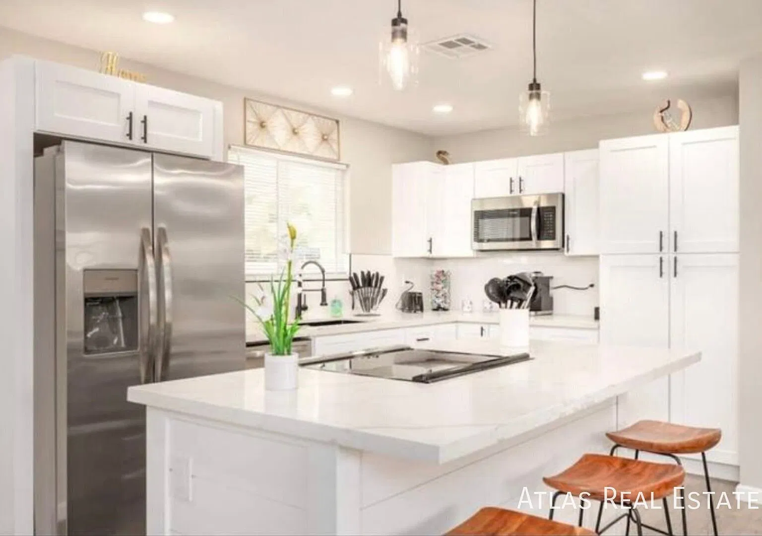 Stunning 4-Bedroom Tempe Home | Private Pool | Updated Interior! — Photo 4