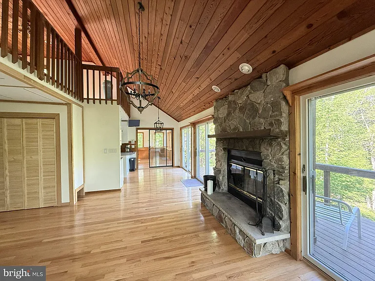 5375 Woodbridge Dr E — Photo 6