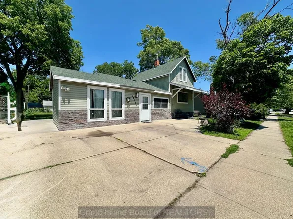 1210 E 8th St, Grand Island, NE 68801