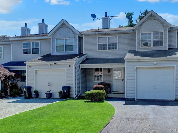 6 Beech Street, Central Islip, NY 11722