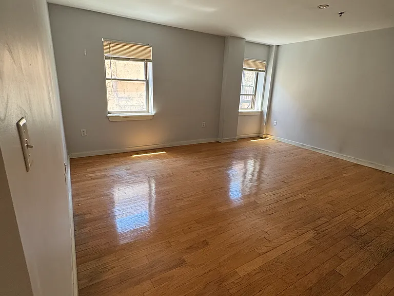 532 Commonwealth Ave — Photo 1