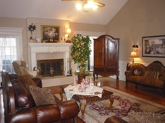 3rd image of 8212 Windsor Valley Dr