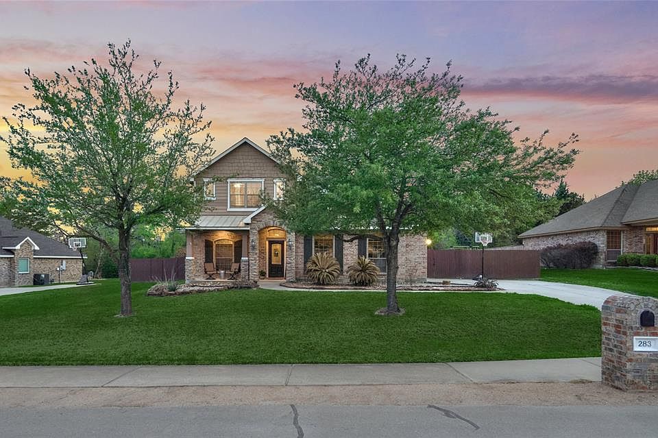 Welcome Home to 283 Berkley Drive