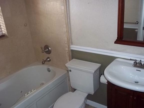 5th image of 201 6th St S APT 205