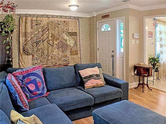 5th image of 1504 Crescent Dr