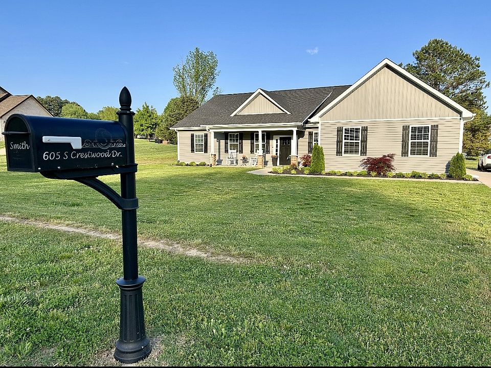 1st image of 605 S Crestwood Dr
