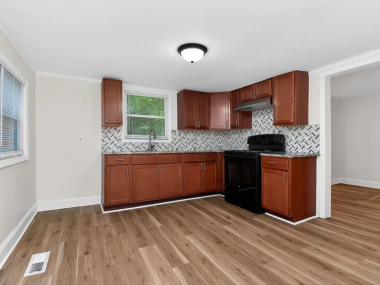 2958 Reid Ave — Photo 2