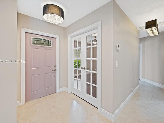 5th image of 2661 Lake Park Cir W
