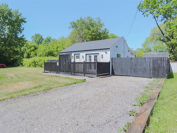 5th image of 3076 Clarice St