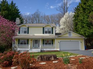 11 Eagles Nest Ln, Asheville, NC 28806