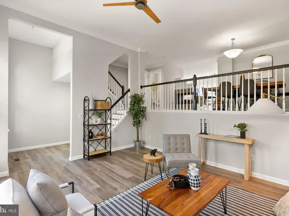 1980 Crescent Park Dr #16B, Reston, VA 20190