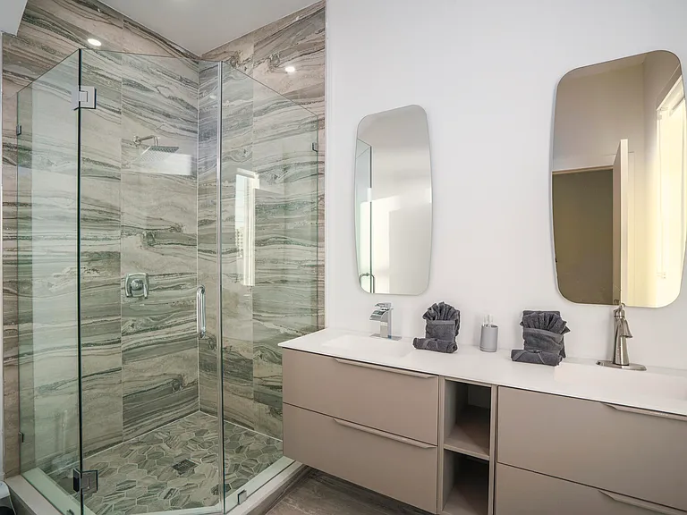 1002 N Riverside Dr — Photo 20