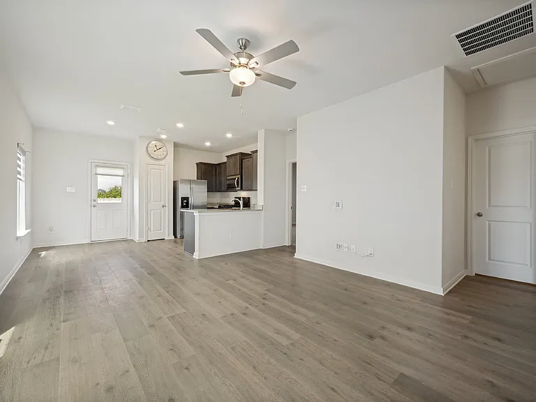 8213 White Wolf Trl — Photo 7