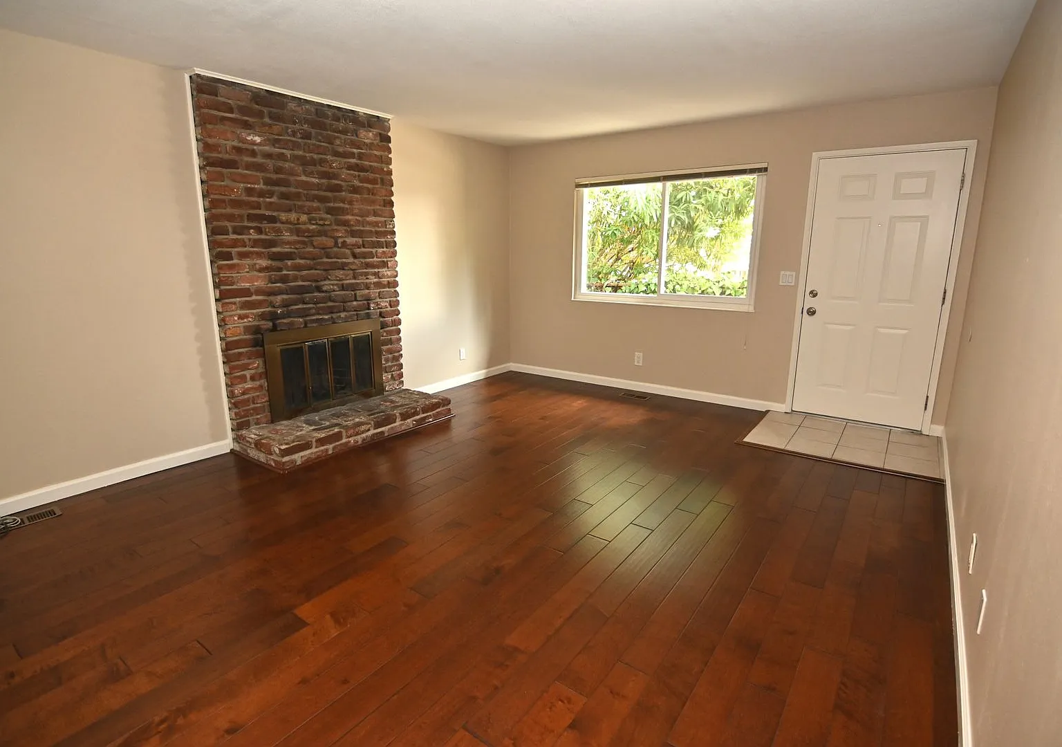 1651 Cassiar Dr — Photo 3