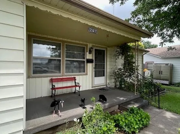 207 E 15th St, Larned, KS 67550