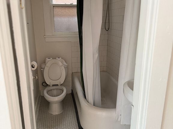 4th image of 905 Diamond Ave APT 5