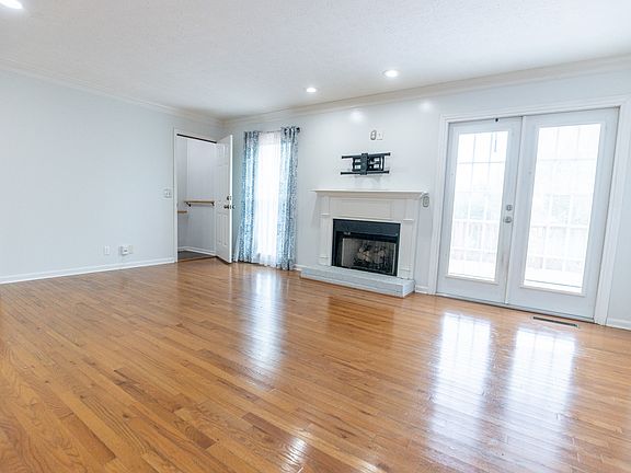 3rd image of 396 Solitude Cir