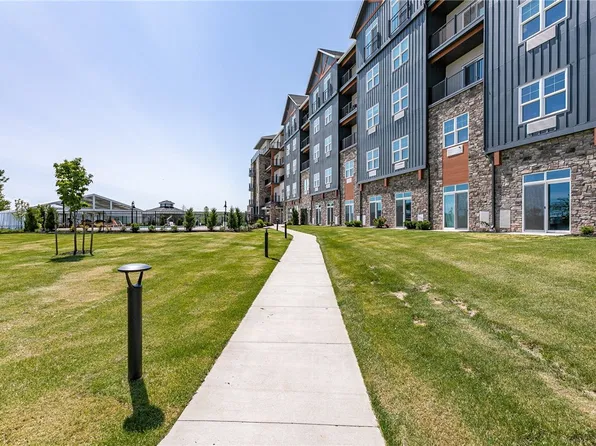 205 Lakeshore Dr #422, Canandaigua, NY 14424