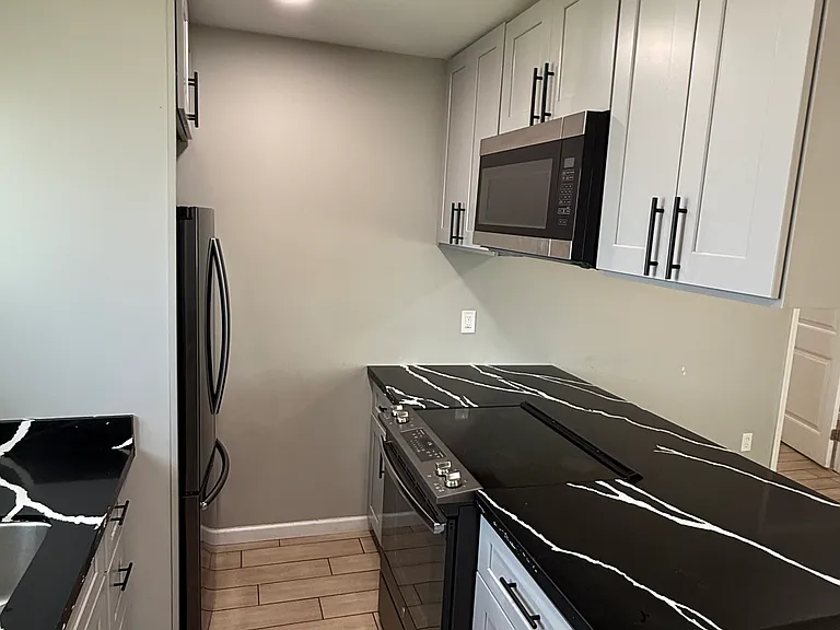 1410 W Pepper Pl #B — Photo 9