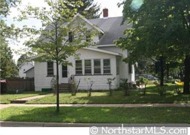 1st image of 812 15th Ave S