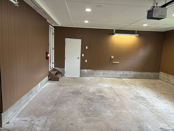 5th image of 204 W Madison St