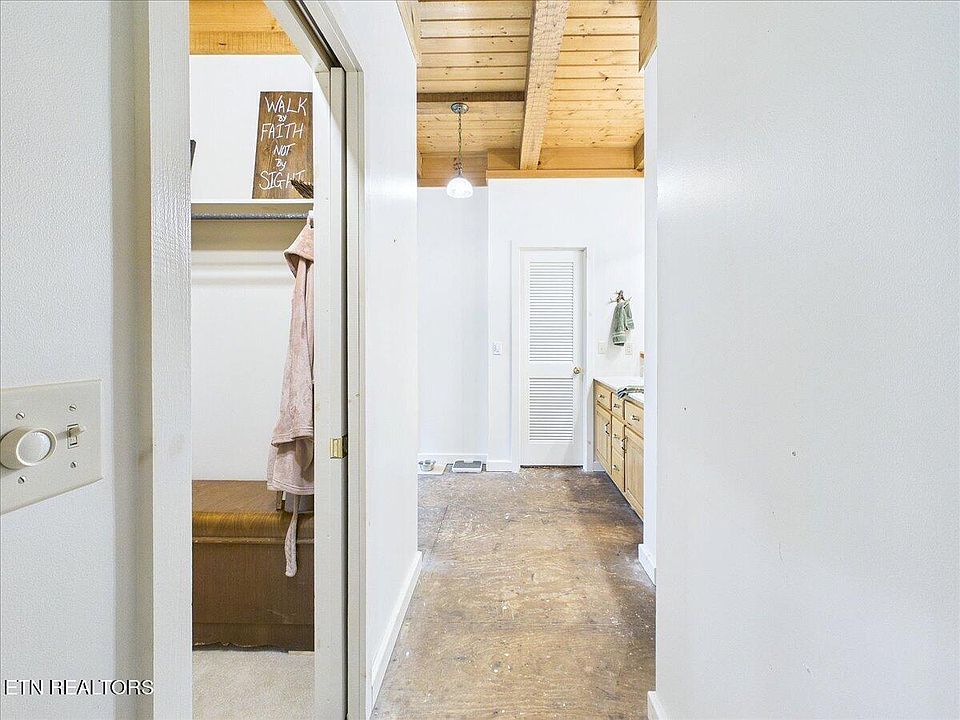25th image of 1457 Smithfield Rd
