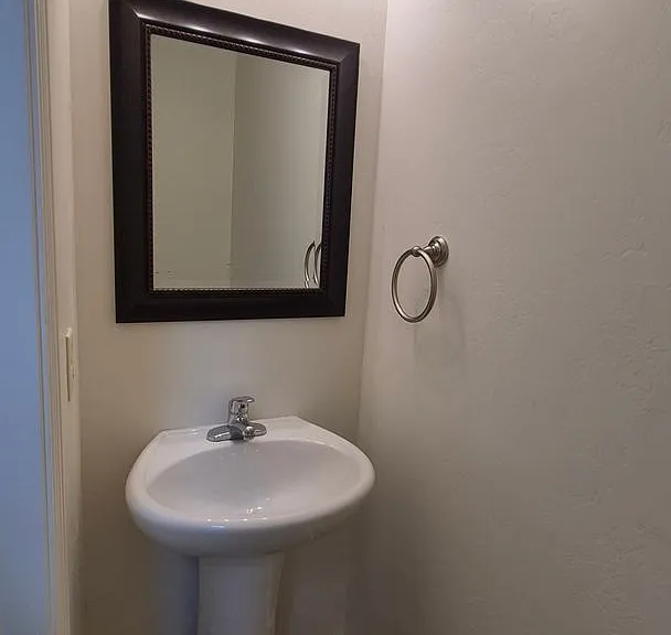 1000 E Bluffview Dr #32 — Photo 7