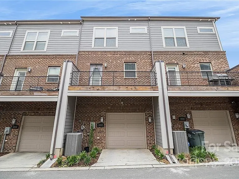 15037 New Amsterdam Ln — Photo 19