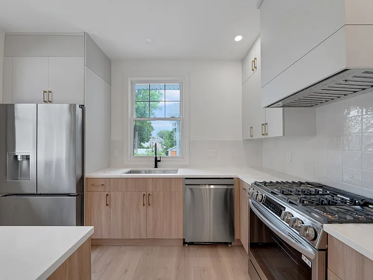 20 Lexington Ave — Photo 32