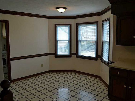 3rd image of 852 N Haven Cir