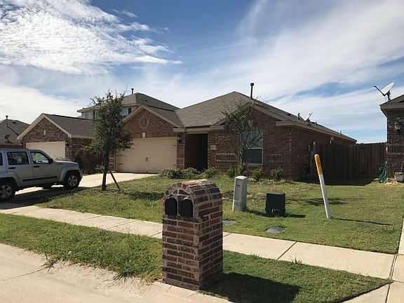 4th image of 2111 Gardenia Dr