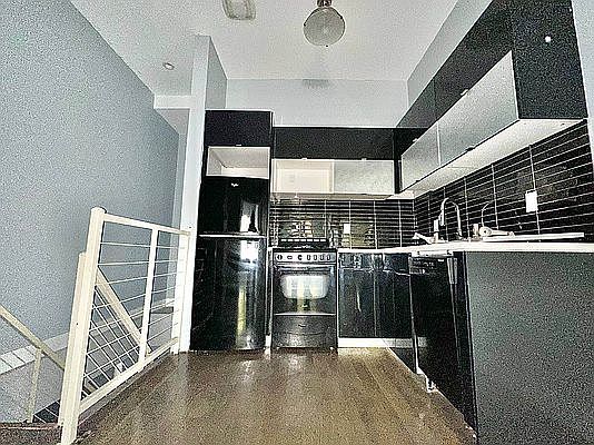 4th image of 241 Jefferson St APT 1R