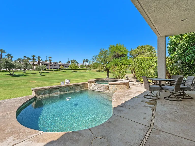 48 Pebble Beach Dr — Photo 31