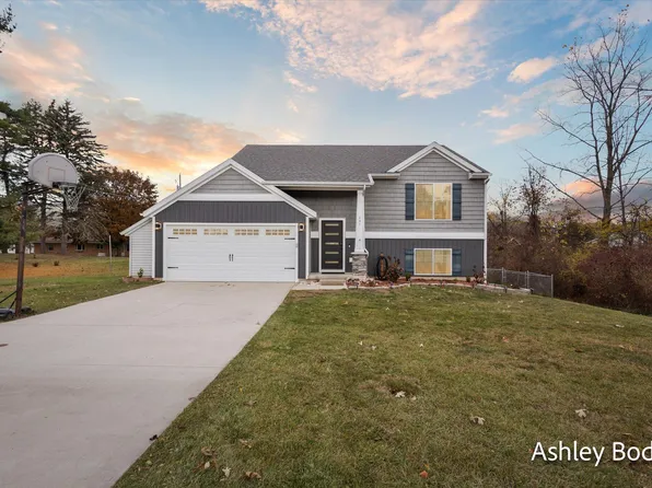 251 E Beech St NE, Cedar Springs, MI 49319