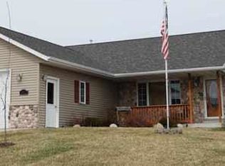 824 Odawa Cir, Kewaskum, WI 53040