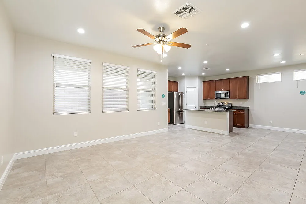 3 bed, 2.5 bath, 1447 sqft, $2,075 — Photo 4