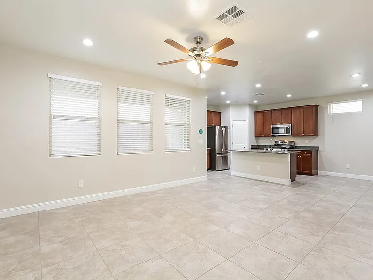 10115 Mayflower Bay Ave — Photo 4