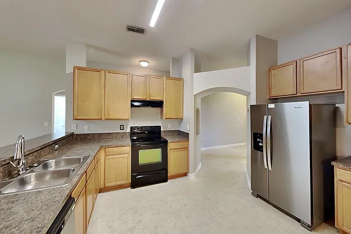 4 bed, 2.0 bath, 2027 sqft, $2,045 — Photo 3