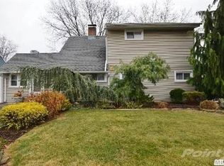 342 Blacksmith Rd, Levittown, NY 11756