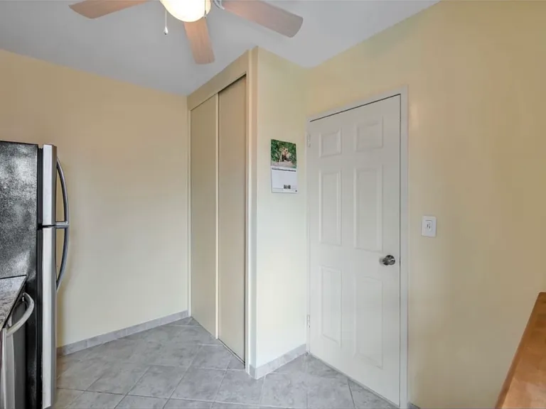 420 Park Pl #5C — Photo 3