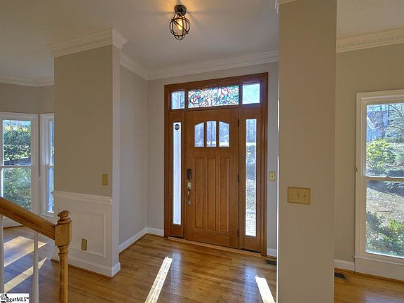 3rd image of 114 Dartmoor Dr