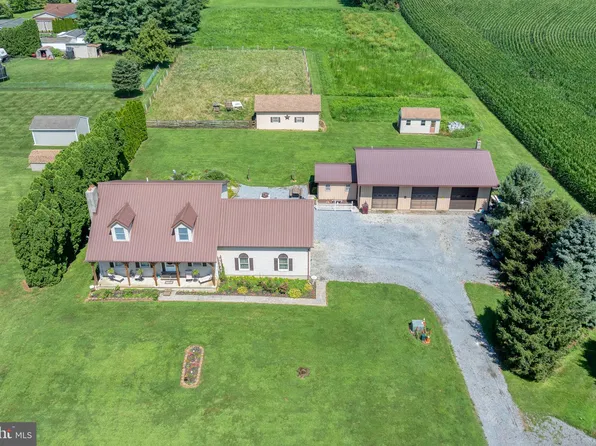 5363 Waltersdorff Rd, Spring Grove, PA 17362