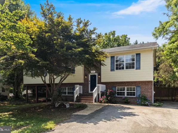 419 Grover Ln, Lusby, MD 20657
