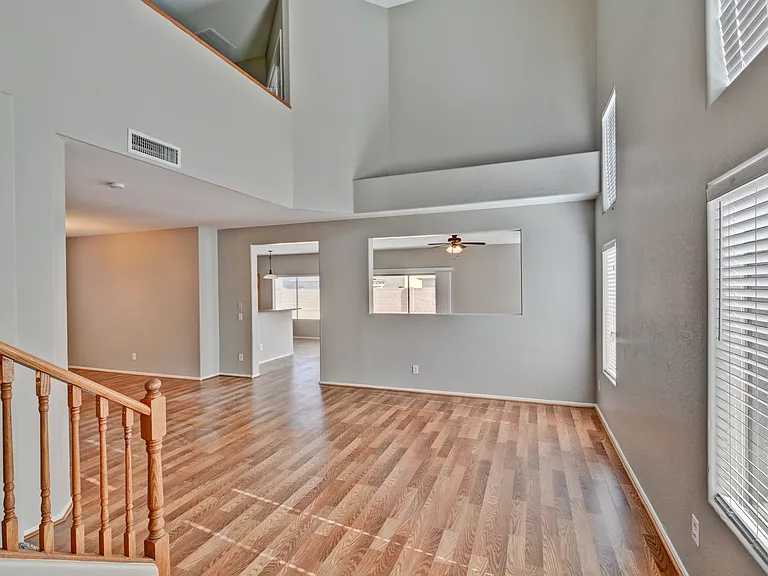 10115 W Parkway Dr — Photo 4