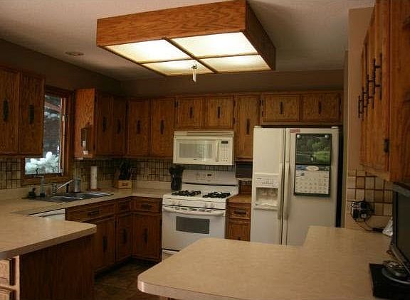 3rd image of 825 Meadowwood Drive