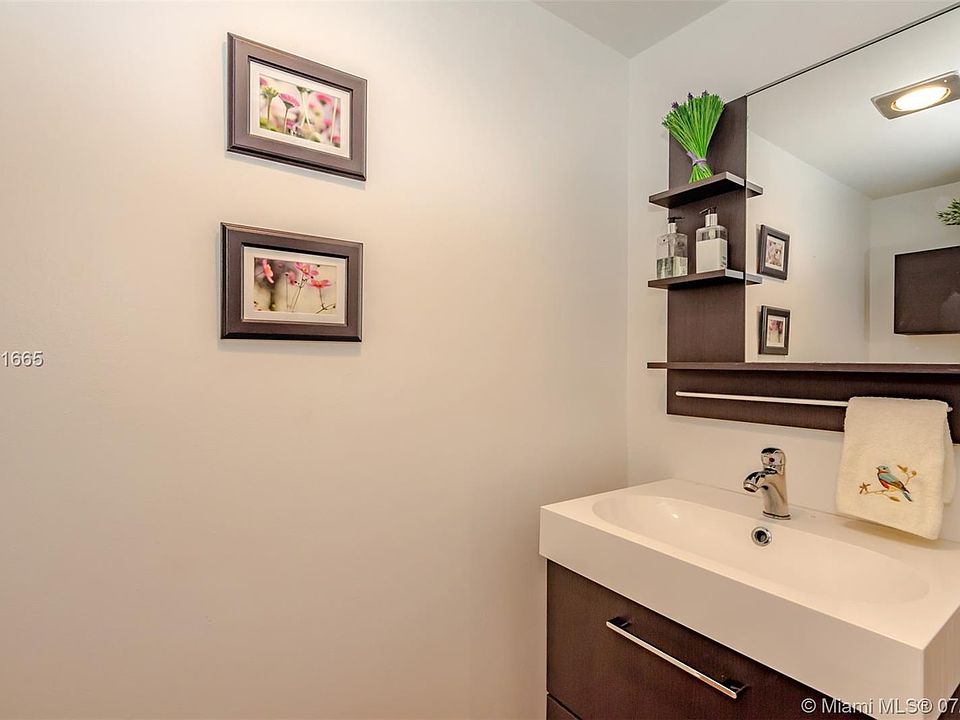 1st image of 20320 NE 34th Ct #32