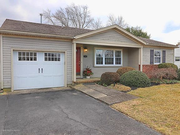 3rd image of 109 Westbrook Dr